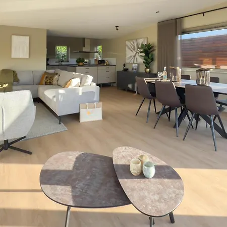 Jachtzicht By Droomvilla בית נופש